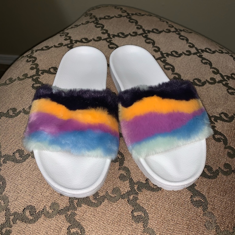 UGG SLIDES BRAND NEW SIZE 5